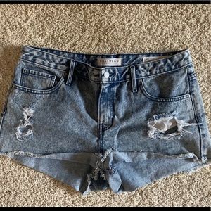 Bullhead ripped jean short!